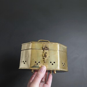 Vintage Brass Cricket Box Large Vintage Hinged Lid  with Cute Ball feet for Storage Hide Your Stash MCM Bookshelf Jewelry Holder Home Decor