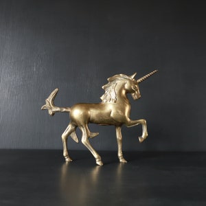 Metallic Unicorn Pom-Pom Clip