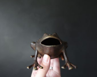 Vintage Brass Frog Toad Heavy Cast Metal Life Size Statue Shelf Sitter or Garden Accent 4 7/8" x 3 7/8"