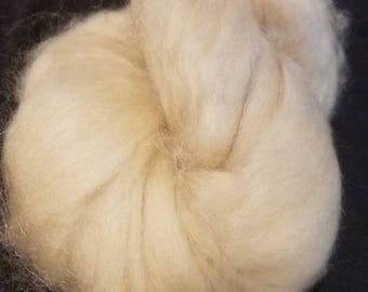 Baby Camel combed top roving Cream 16 microns 56 grams