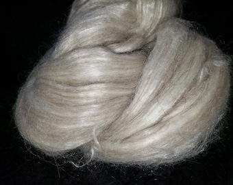 Baby Alpaca & Tussah Silk 50/50% combed top silvery and white 4 oz