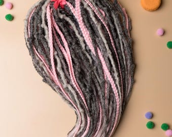 Extensiones de rastas sintéticas: rastas/cabellos falsos de doble punta en rosa, gris y rubio.
