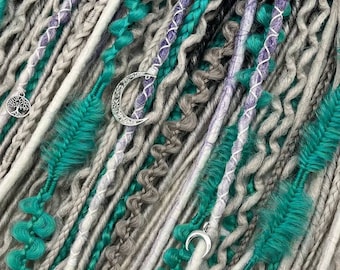 Extensiones de rastas sintéticas grises: rastas falsas trenzadas