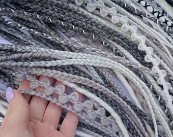 Extensiones de rastas sintéticas con efecto degradado: de negro a gris a blanco, trenzas DE