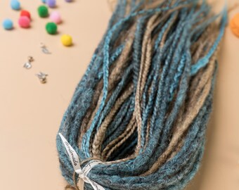 Extensiones de rastas sintéticas: rastas de doble punta hechas a mano en beige y azul. Rastas sintéticas, un regalo para ella.
