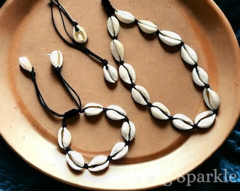 Ensemble de bracelets avec collier coquillage cauris : Bracelet coquillages cauris, collier coquillages cauris, bracelet de cheville coquillages cauris, collier coquillages, coquillages puka