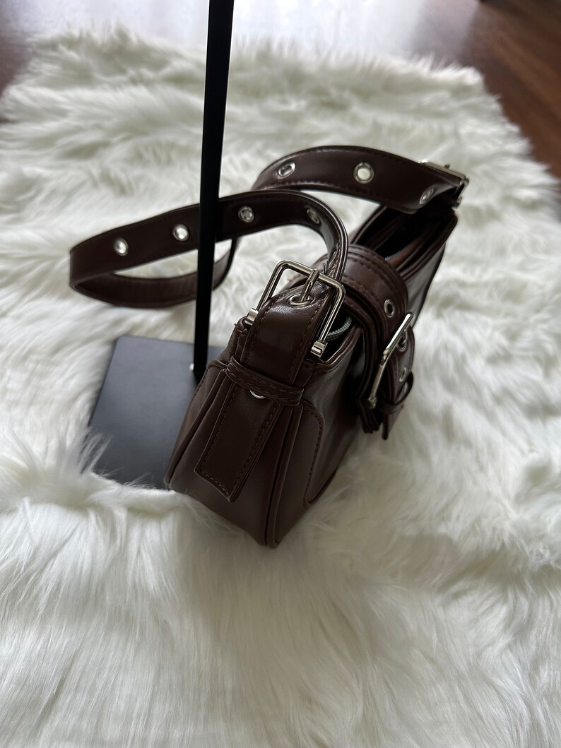 dark coquette brown leather y2k 00s shoulder bag, fairy core buckle Korean 00s handbag zdjęcie 2