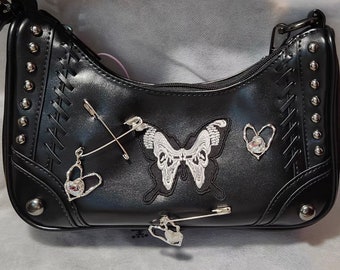 Mini borsa a tracolla Pin in pelle nera Y2K, borsa a farfalla, design con fibbia a cuore cyber y2k, borsa a tracolla con borchie