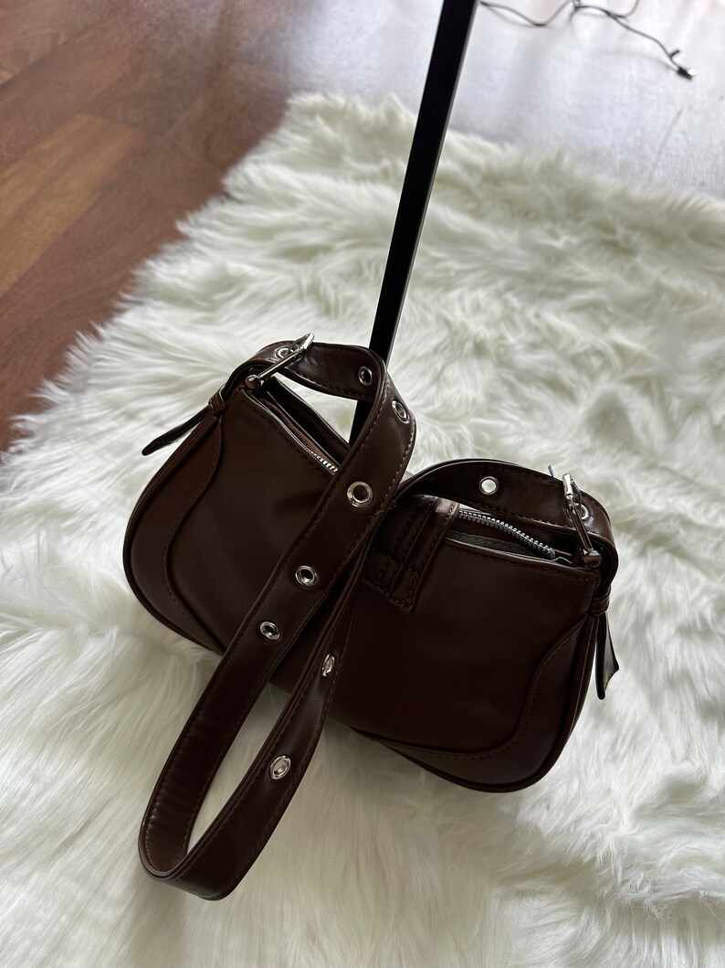 dark coquette brown leather y2k 00s shoulder bag, fairy core buckle Korean 00s handbag zdjęcie 3