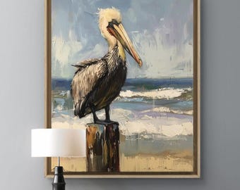 Op de afbeelding: Een ingelijst olieverfschilderij met een bruine pelikaan die op een houten paal boven een zandstrand en oceaangolven zit. Het kunstwerk bevat een palet van blauwe, witte, bruine en beige tinten met zichtbare penseelstreken in een houten lijst.