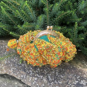 Bolsa de contas de abóbora de outono. Porta-moedas de abóbora de Halloween. Ideia de presente para ela. Porta-moedas de contas de sementes. Porta-moedas de chaveiro. Presente de Ação de Graças