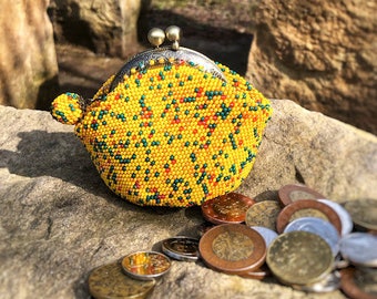 Small spring crochet beaded coin purse. Minimalist wallet. Yellow coin purse. Gorgeous vintage sunny beaded purse. Mini bag. Woman bag. Gift