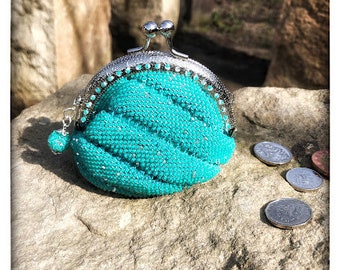 Tiny turquoise crochet beaded coin purse with kiss lock. Vintage coin purse. Change Purse. Tiny Purse. Cute money purse. Coine wallet. Gift