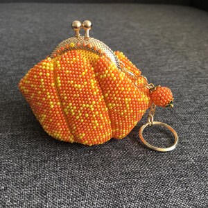 Herbst Kürbis Perlen Beutel. Halloween Kürbis Geldbörse. Geschenkidee für sie. Kleine perlenbesetzte Münztasche. Schlüsselanhänger Münze Geldbörse. Erntedank Geschenk