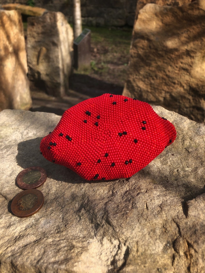 Red crochet beaded coin purse. Earbud holder. Seed bead purse. Jewelry case. Mini purse. Chapstick case. Best women's gift. Christmas gift imagem 5