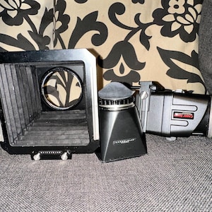 Vintage Hasselblad Lens Shade 40231, Hasselblad 42013 Chimney Finder for 500/503, & Carry Speed Swi-View LCD Viewfinder – Bundle for Sale