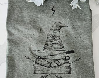 Talking Hat T-shirt, Wizard World Inspired Shirt, Book Lovers Shirt, Gift for Readers, Unisex Shirt, Magic Hat and Books, Gift for her/him.