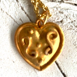 Heart Pendant on Chain Necklace Gold Tone Vintage 90s S Collection