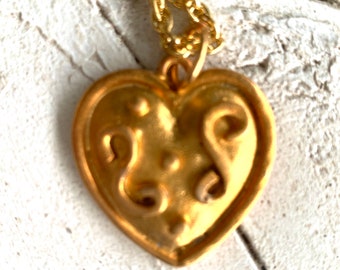 Heart Pendant on 24” Chain Necklace Gold Tone Vintage 90s S Collection