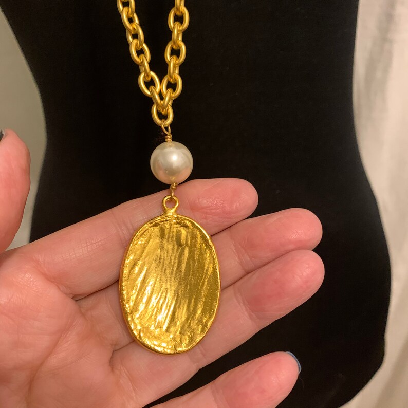 Vintage 90s Gold Tone S Collection Oval Pendant with Pearls Chain Necklace