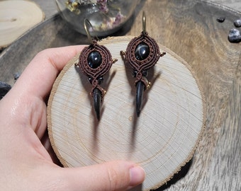 Pendientes macramé marrón oscuro garras de coyote, diópsido estrella, astillas de granate rojo, pendientes macramé estilo diosa tribal boho