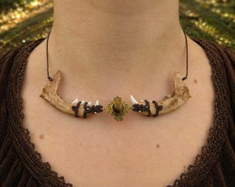 Jaw Bone Necklace with Tiger Eye Pendant, Boho Macrame Choker, Handmade Cosplay Accessoires