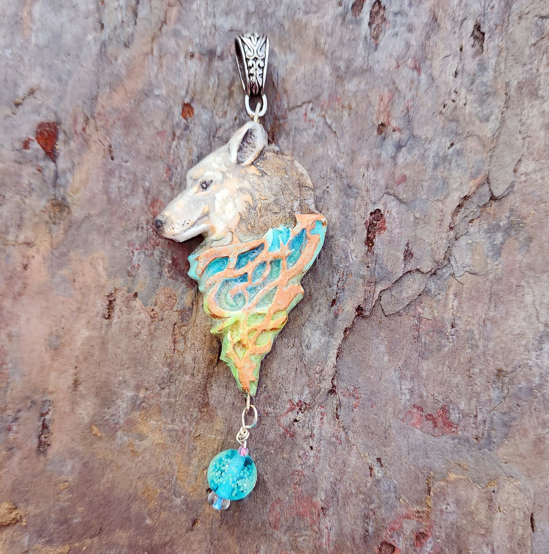 Collar Cadena Colgante Con Dije Lobo Carmesí Piedra Blanca | Cuotas Sin Interés