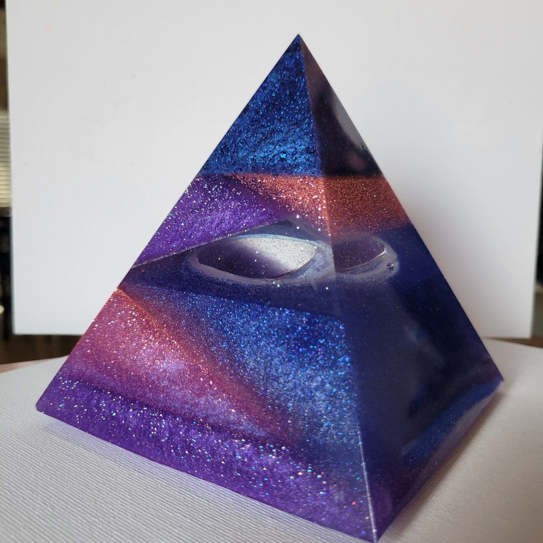 Medium Lighted Pyramid - Etsy