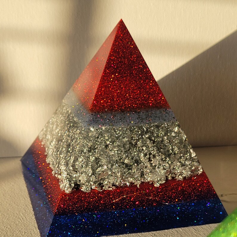 Medium Lighted Pyramid - Etsy