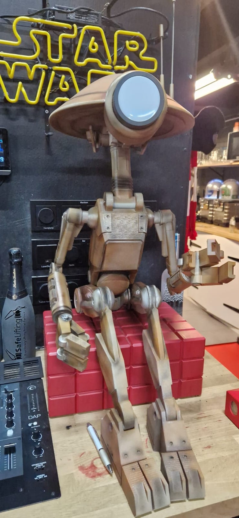 Life size 100% scale Star Wars inspired pit droid Raw kit Unpainted and Ready for Your Creativity, incl LED lamp and droid screwdriver.