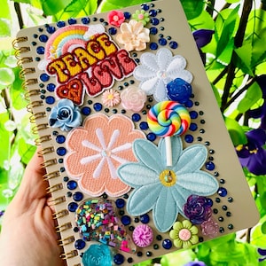 DIARIO - Diario unico nel suo genere, decorato a mano — Copertina patchwork impreziosita da perline e strass / Di: BethKaya