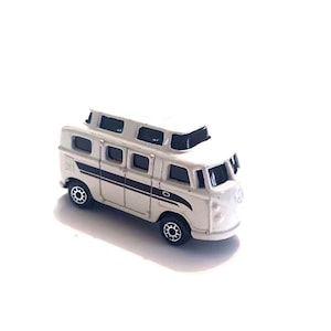 Maisto 1960s Volkswagen Camper 1:64 White Diecast EX Condition VW Bus #133