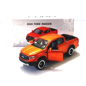 Burago 2019 Ford Ranger Pick-up Truck in Orange - 1:64 Burago - Doors Open, Diecast model. collectible model car