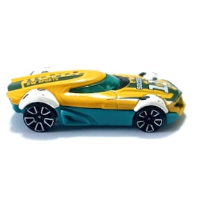 2013 Hot Wheels Soccer Car BDD12 Yellow green & White Soccer #11  Mattel Malaysia VG cond