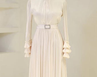 Bescheidenes plissiertes Abendkleid - Langarm-Hijab-Kleid mit Gürtel - Gestuftes Manschetten-Abendkleid - Maßgeschneiderte Gelegenheitskleidung-Brautjungfer Kleid