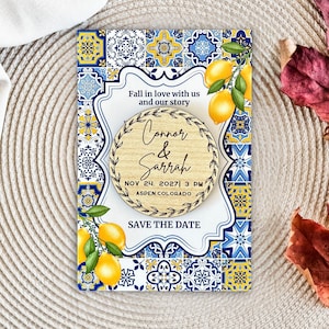Aimant "Retenez cette date" carreau citronné - Souvenir de mariage en bois personnalisé avec un design méditerranéen rustique, carte d'invitation de mariage personnalisée