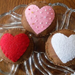 Set 6 Felt Cookie like Heart Ornies Bowl Fillers handsewn Valentine Pink Red image 2