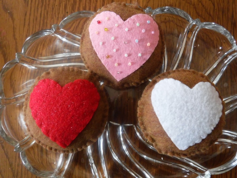 Set 6 Felt Cookie like Heart Ornies Bowl Fillers handsewn Valentine Pink Red image 2