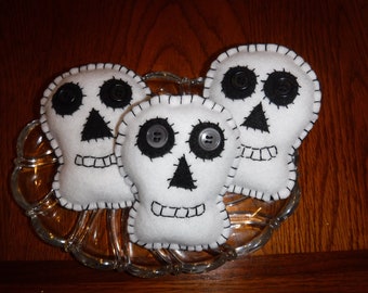 Set of 3 Felt Skulls 5" Halloween Handsewn Primitive Bowl Filler Ornie Tucks