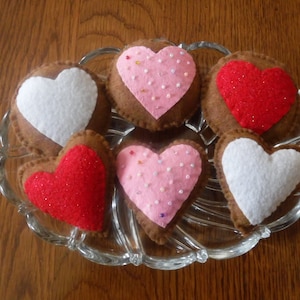 Set 6 Felt Cookie like Heart Ornies Bowl Fillers handsewn Valentine Pink Red image 1