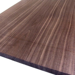 AMERIKANISCHER NUSSBAUM ++ 100cm x 20cm x 1,4cm ++ Walnussbaum Massivholz Brett Edelholz Schmuckholz Drechselholz Kantel Bohle Regal