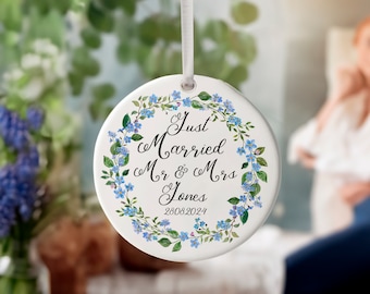 Just Married personalised gift, Ceramic Wedding Gift decoration, Personalised floral ornament, Mr and Mrs gift, Wedding guest gift, Bride,UK