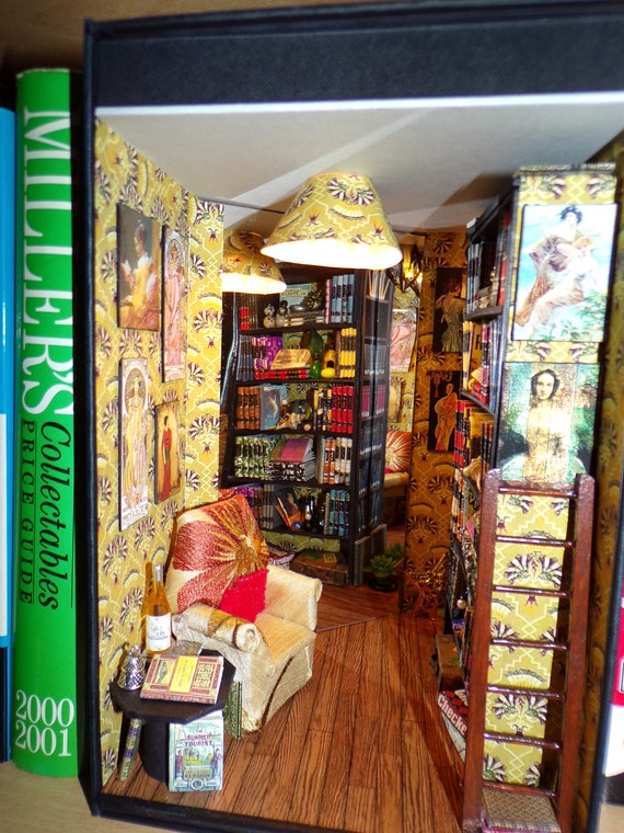 Booknook, Book Nook, Diorama, Miniature Room, Library Room, Heaps of Books,  Cosy Chair, Mirrors, Timer Lights, Ideal Gift. 