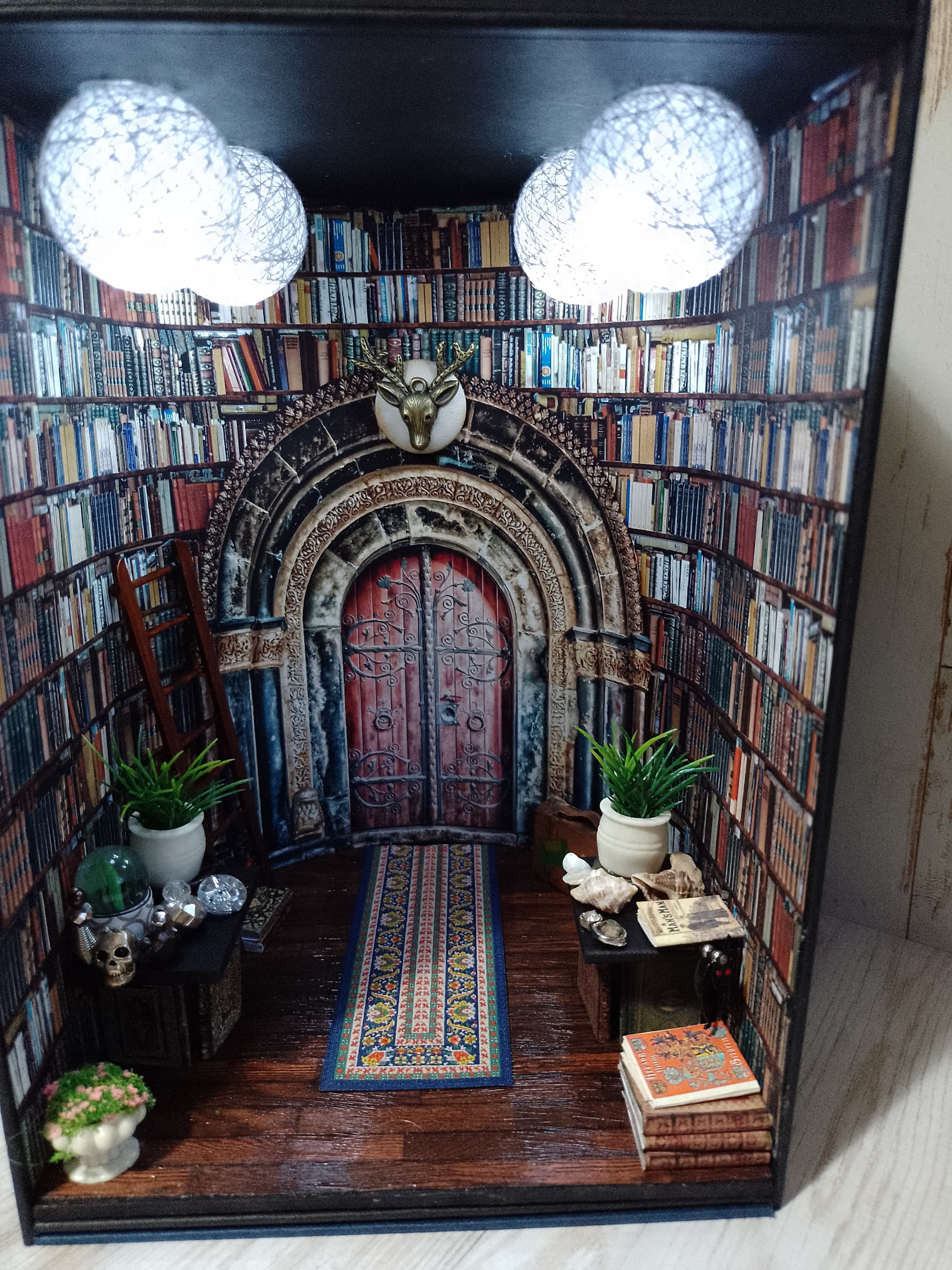 Booknook, Book Nook, Diorama, Miniature Room, Library Room, Heaps of Books,  Cosy Chair, Mirrors, Timer Lights, Ideal Gift. -  Denmark
