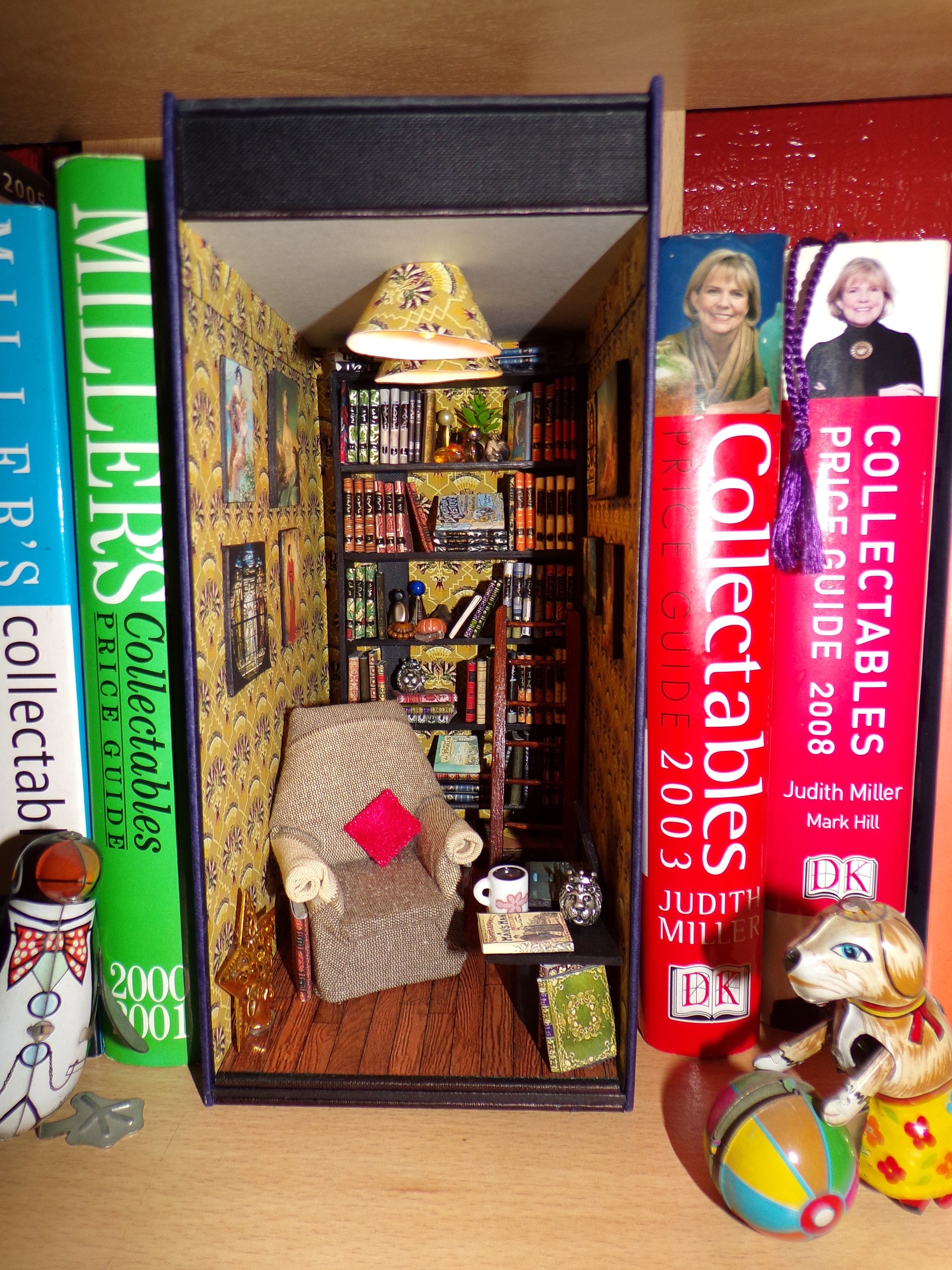 Booknook, Book Nook, Diorama. Book Alley Shelf Insert, Book Lover Gift,  Library Room, Heaps of Books, Cosy Chair. 