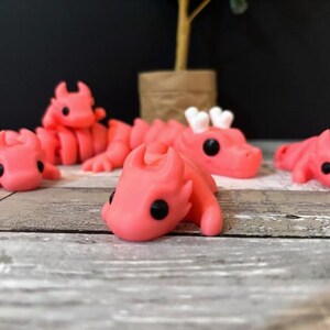 3D gedruckte artikulierende Drachenfamilie