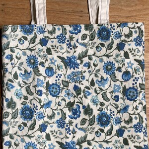 Sac fourre-tout fait main, entièrement doublé, imprimé floral bleu, upcyclé