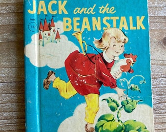 Könnte beinhalten: Ein altes Kinderbuch mit dem Titel "Jack und die Bohnenstange". Der Umschlag zeigt eine bunte Illustration eines Mädchens, das einen Hahn hält und neben einer Bohnenstange steht, die bis zu einem Schloss in den Wolken reicht.
