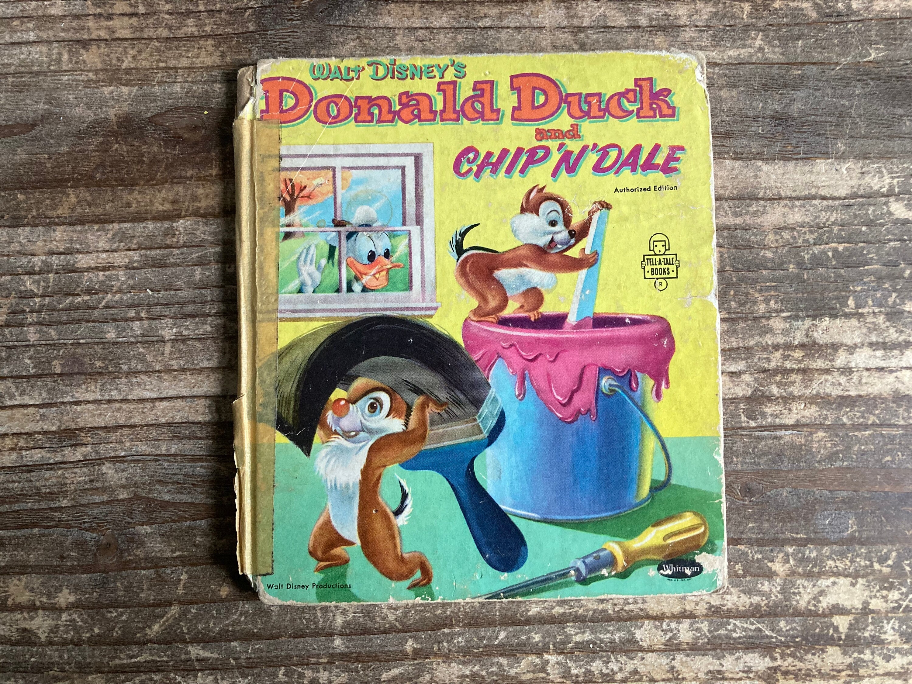 USヴィンテージ洋書　DONALD DUCK and HIS FRIENDS DONALD AND HIS FRIENDS: Walt Disney Company: 9780681414204