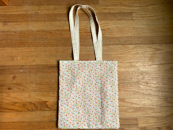 [ILLIT ミンジュ 着用] Lucky Tote Bag - 4カラー + FREE OMAKE main-5_5369d716-8e40-4eea-8718
